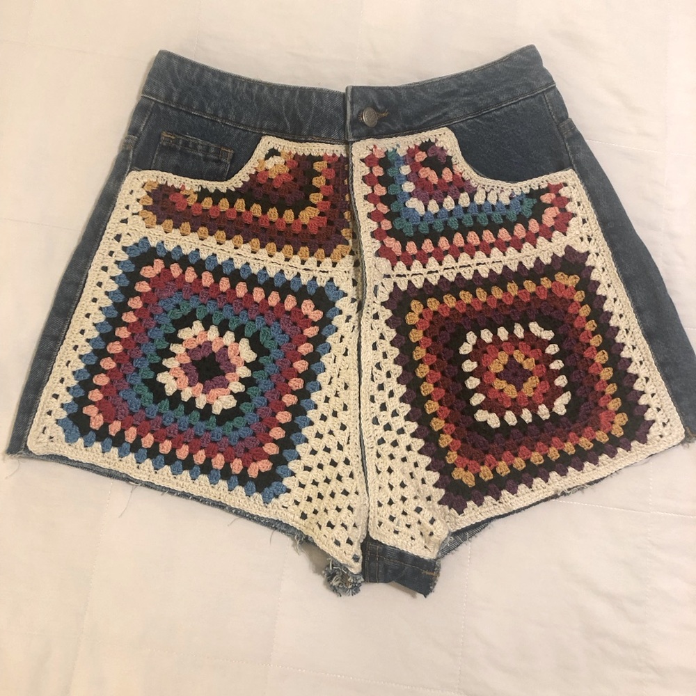 Farm Rio multicolored crochet denim jean shorts, NWT 2755